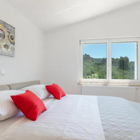 Vera - With Nice View Apartament