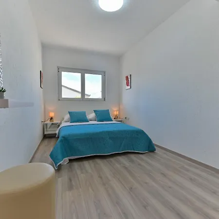 Vera - With Nice View Apartament