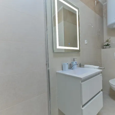 Vera - With Nice View Apartament Trogir